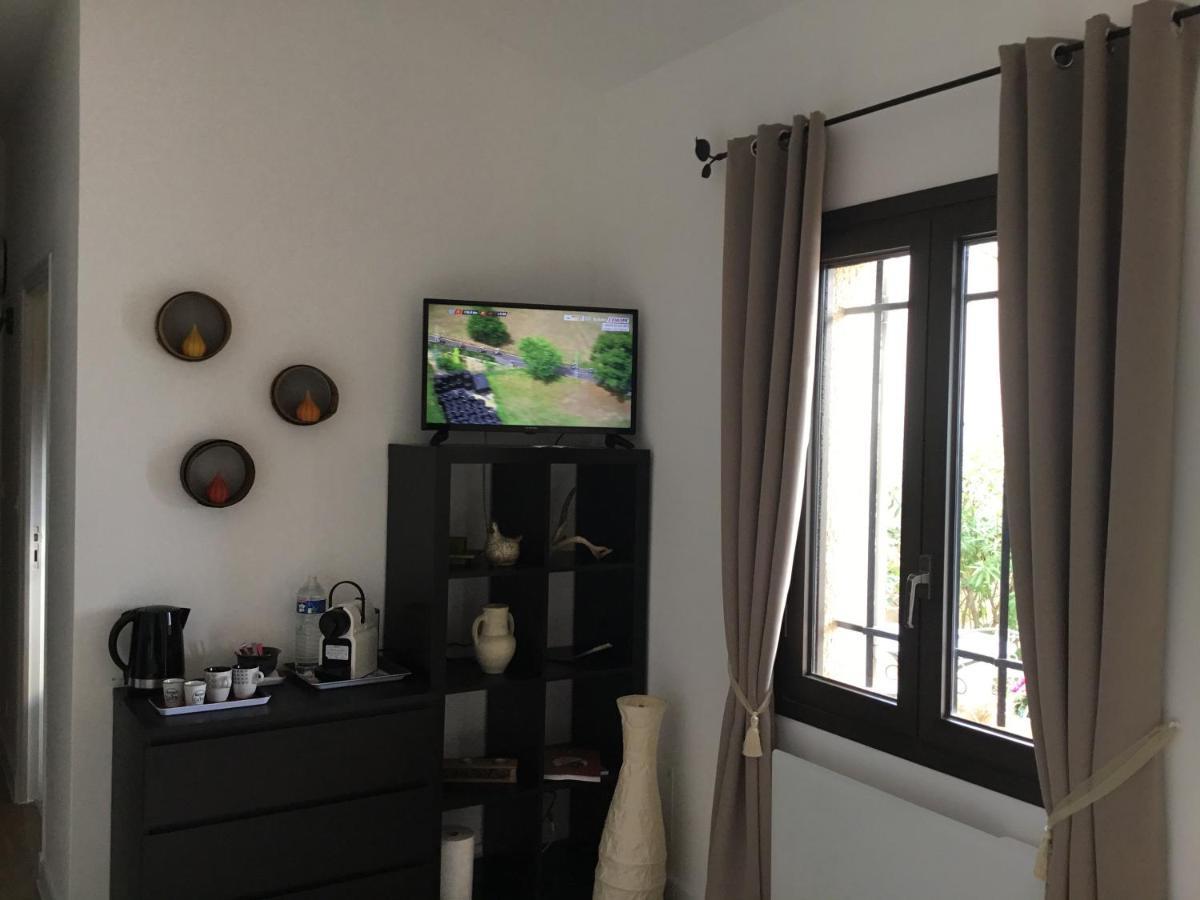 Petit Cocon Dans Le Luberon Apartment Lauris Bagian luar foto